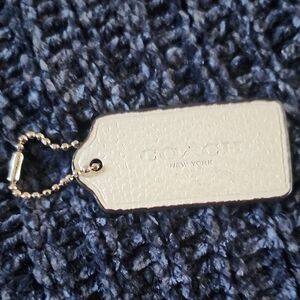 Coach New York Pebble Leather Hang Tag Cream/Tan